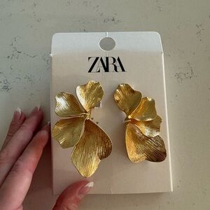 Zara gold leaf earrings